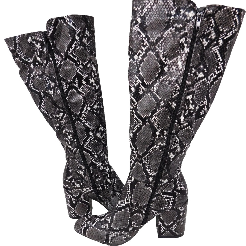 Journee Collection Women's Boots Block Black Gray Snake Textured Tavia Size 7 WC
